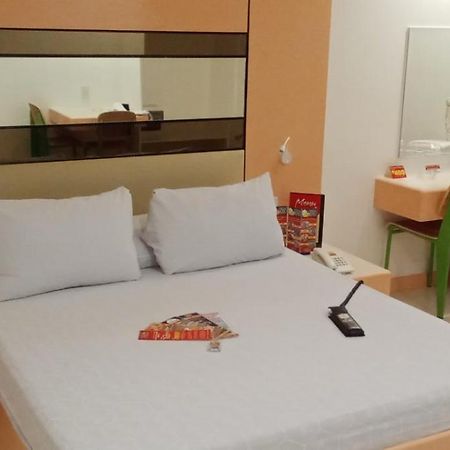 Hotel Sogo Buendia Pasay Eksteriør billede