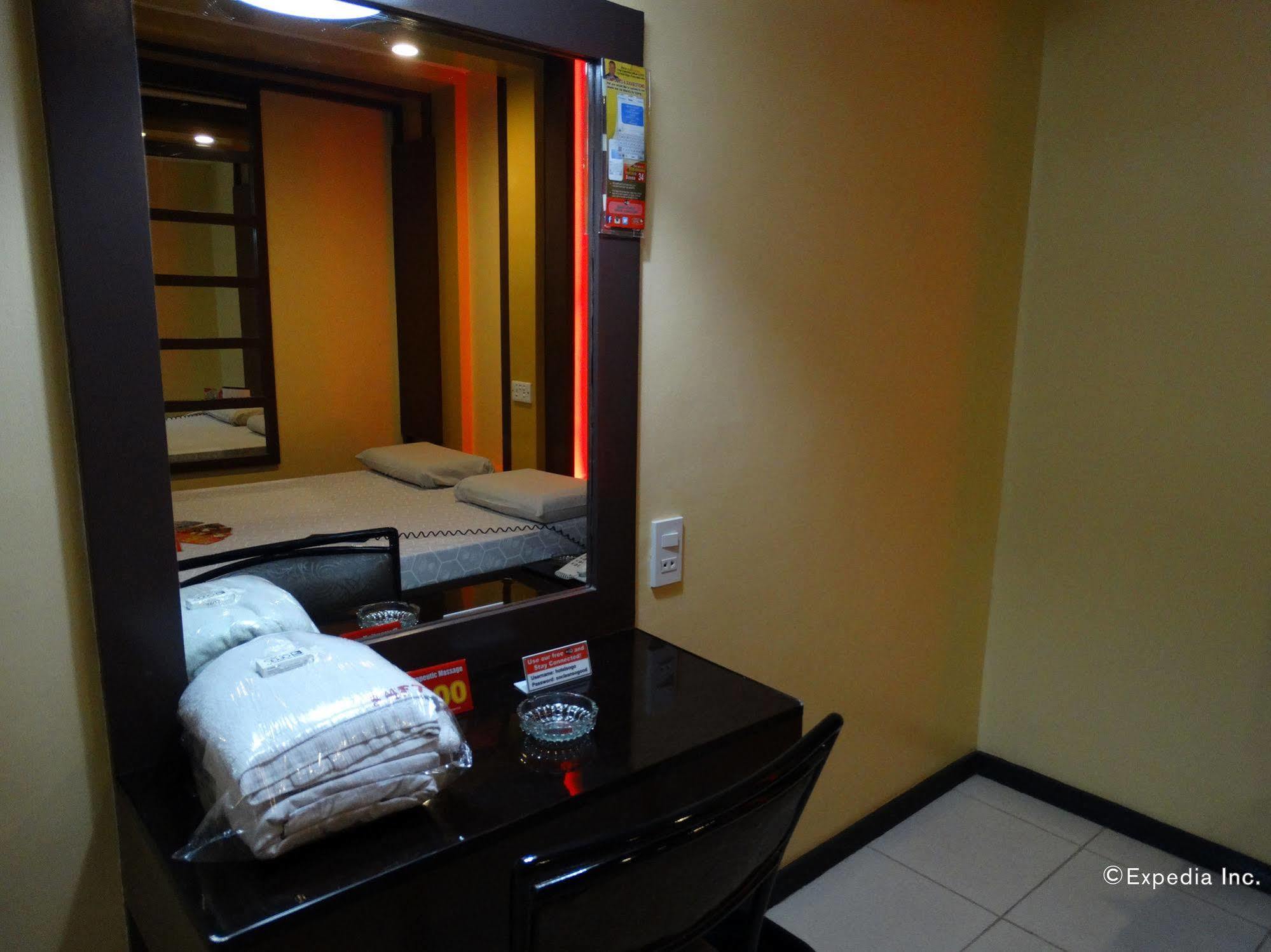 Hotel Sogo Buendia Pasay Eksteriør billede